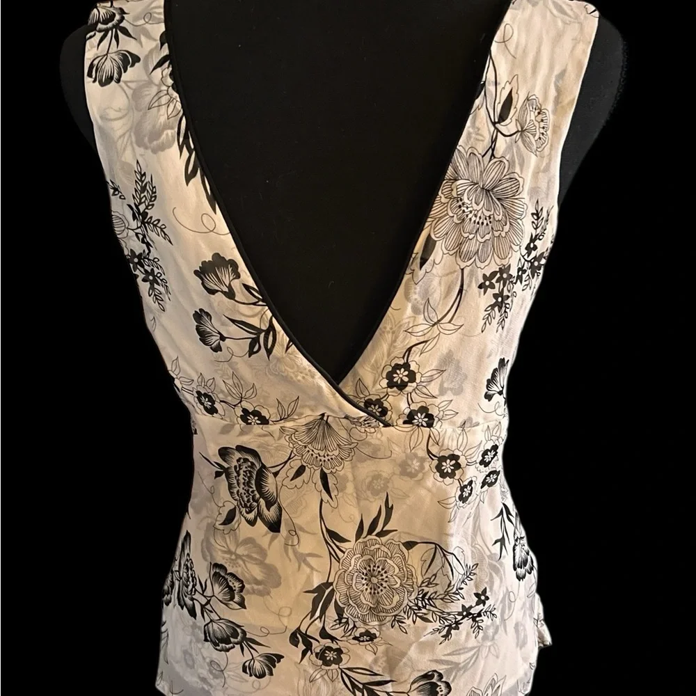 White House Black Market Floral 100% Silk Top - Picture 3 of 7